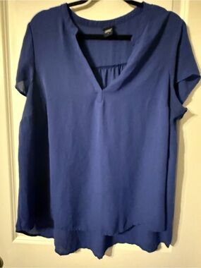 Torrid size 1 Blue Short-Sleeve V-Neck Blouse